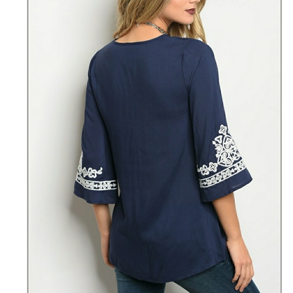 💘 Navy Embroidered top - Picture 2 of 4